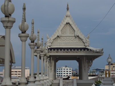Krabi - new temple as yet unpainted